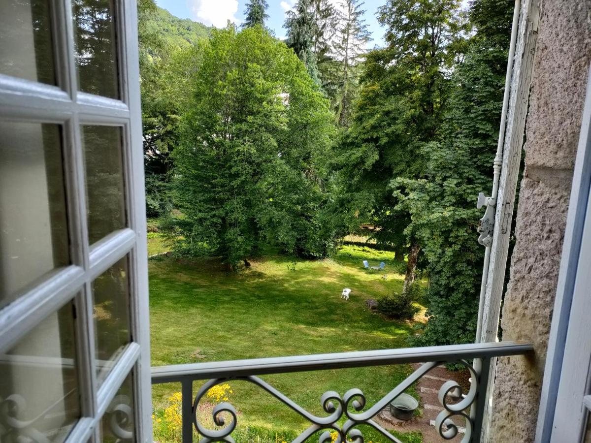 Hotel Chateau Ol Puech Vic-sur-Cère Exterior foto