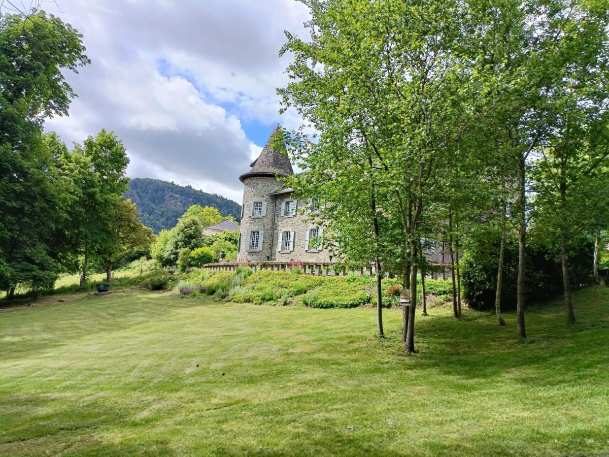 Hotel Chateau Ol Puech Vic-sur-Cère Exterior foto